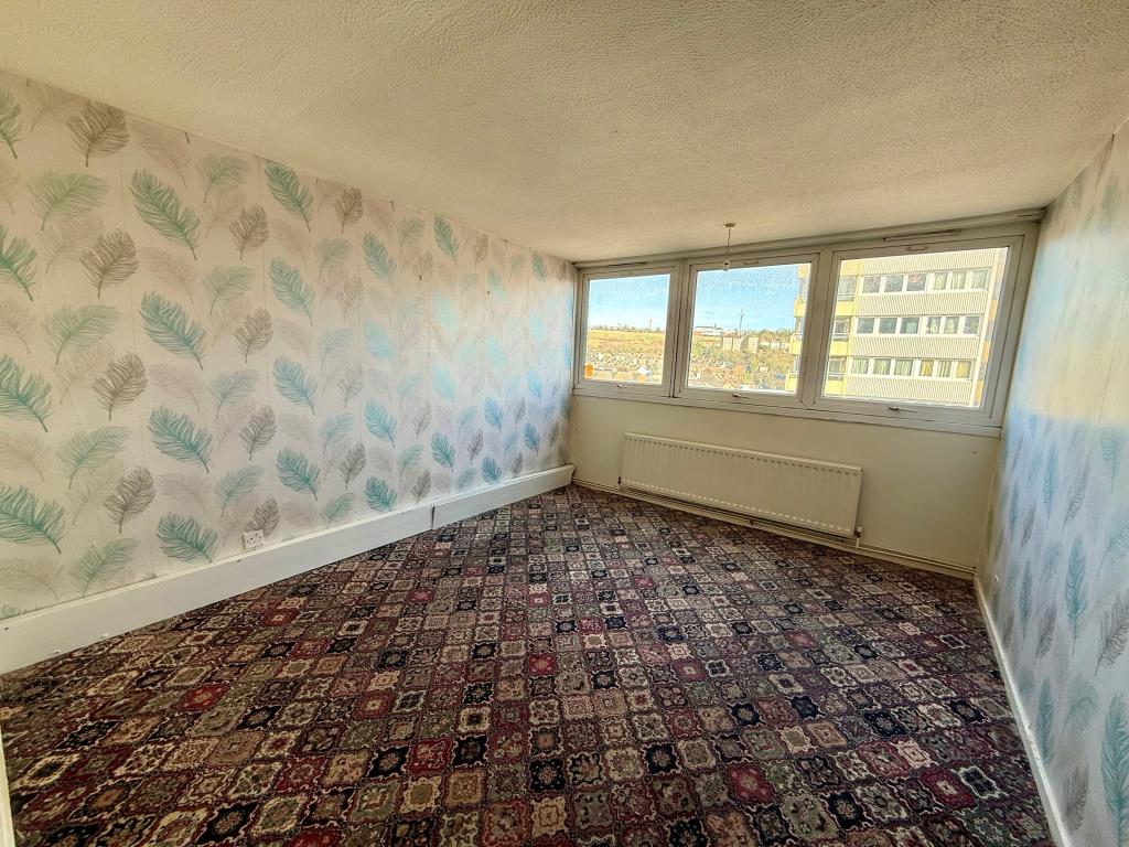 Lot: 137 - TWO-BEDROOM FLAT FOR IMPROVEMENT - Bedroom one